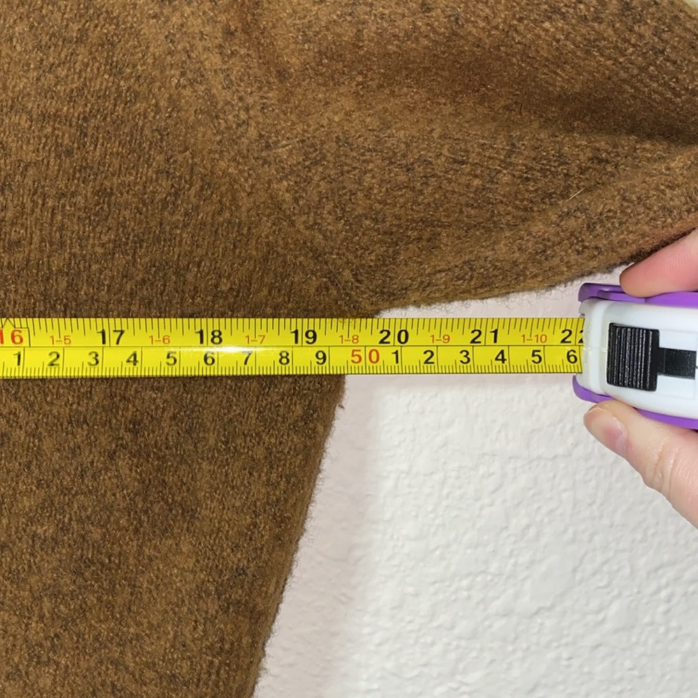 🎈Cozy Brown Button up Sweater with detachable Faux Fur Collar! - Picture 9 of 11